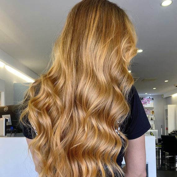 Cheveux blonds cuivrés dorés Cheveux blonds cuivrés dorés