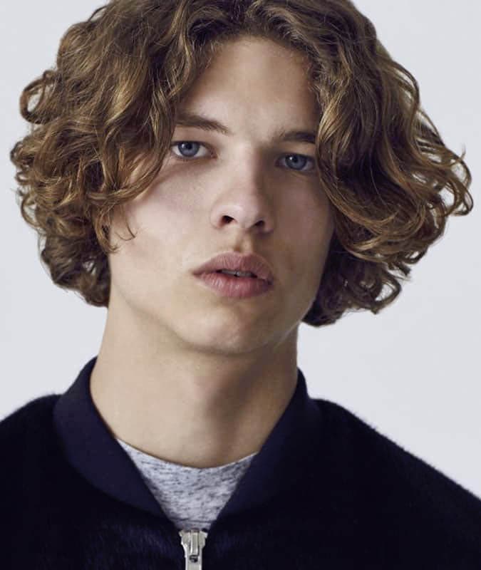 Cheveux longs ondulés Cheveux longs ondulés