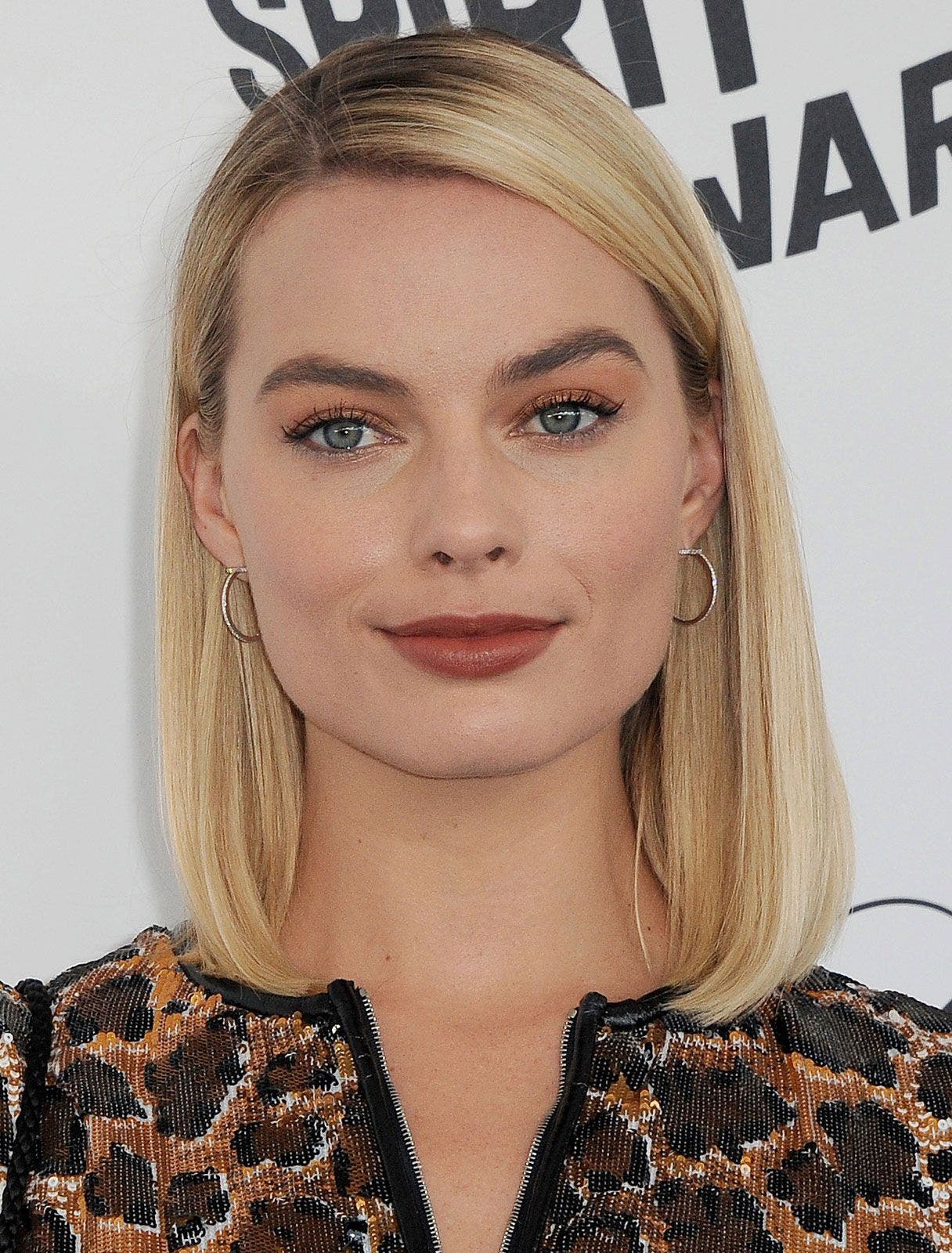 Cheveux mi-longs de Margot Robbie Cheveux mi-longs de Margot Robbie