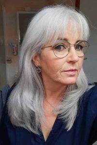 20 coupes dégradées effilées avec frange pour femmes de 50 ans