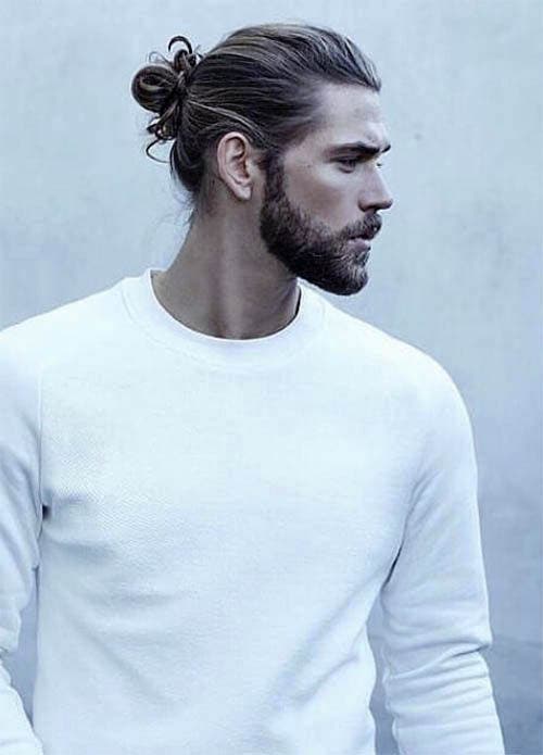 Chignon pour homme aux cheveux longs Chignon pour homme aux cheveux longs