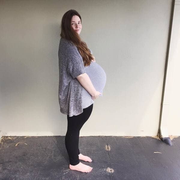 Chloé enceinte de ses triplés