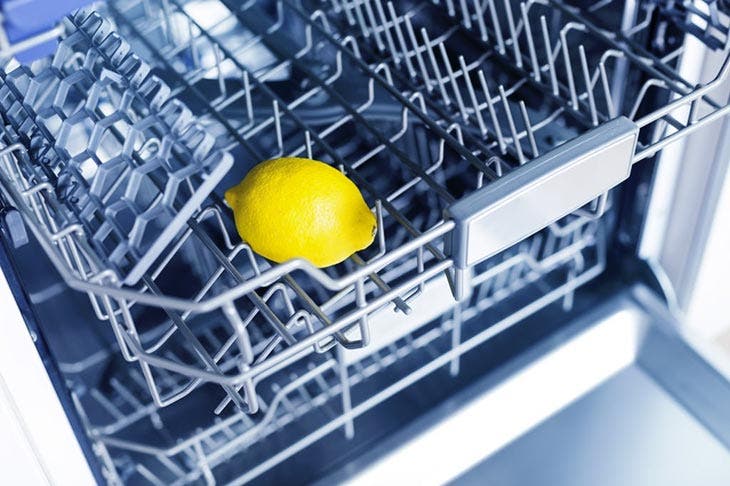 Bulaşık makinesinde limon