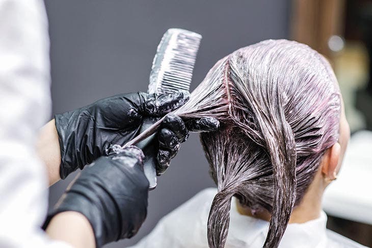 Coloration de cheveux chez un coiffeur. source : spm Coloration de cheveux chez un coiffeur. source : spm