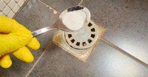 Comment déboucher la douche avec du bicarbonate de soude