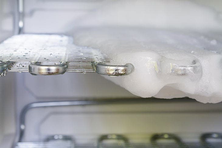 How to defrost a refrigerator
