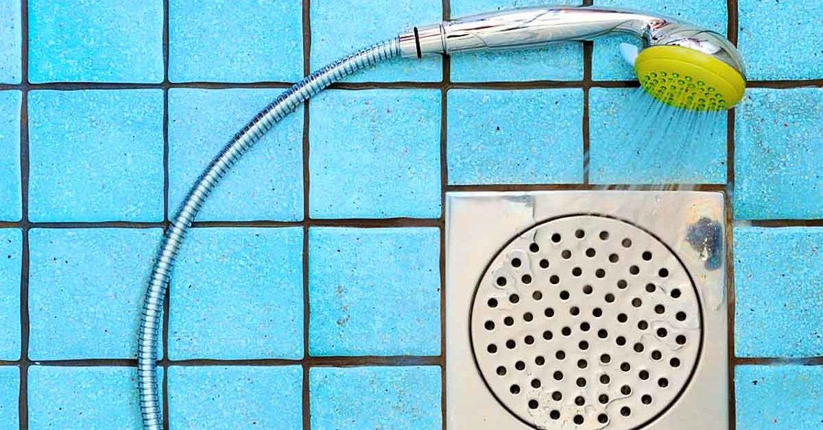 Éliminer les mauvaises odeurs de canalisation dans la douche en