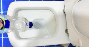 Comment éliminer les mauvaises odeurs des toilettes - Solutions et astuces COVER