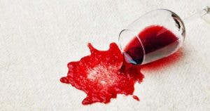Comment enlever une tache de vin sur un tapis