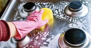 Comment nettoyer et faire briller la cuisinière