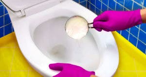 Comment nettoyer la cuvette des toilettes avec des solutions naturelles