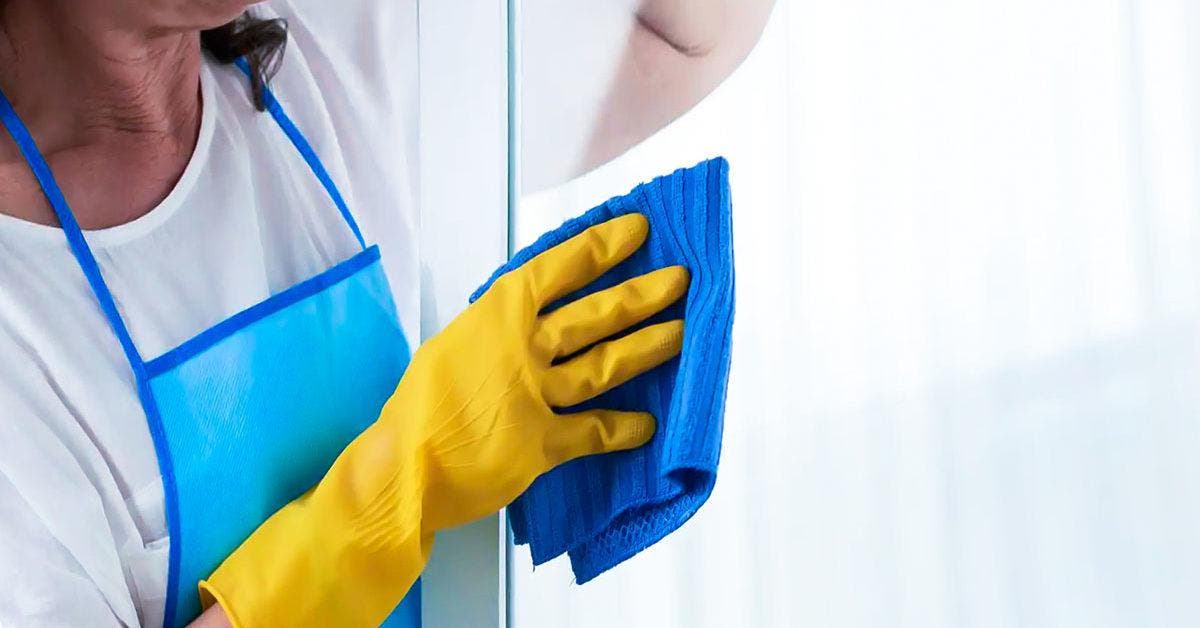 Comment nettoyer les vitres sans laisser de traces Astuces et recettes naturelles Site