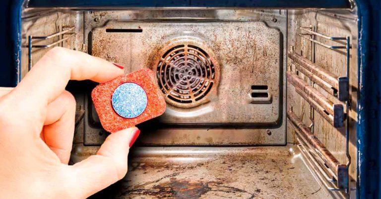 Comment nettoyer un four incrusté de saleté avec une pastille pour lave