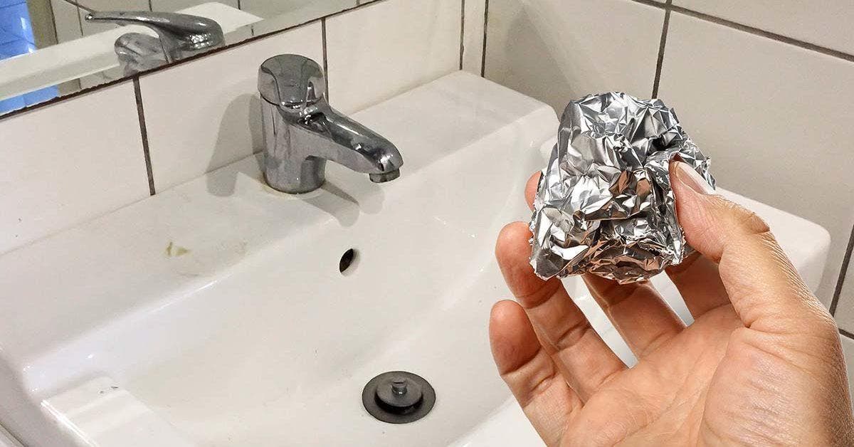 Comment nettoyer un robinet de la salle de bain sans le rayer Cover