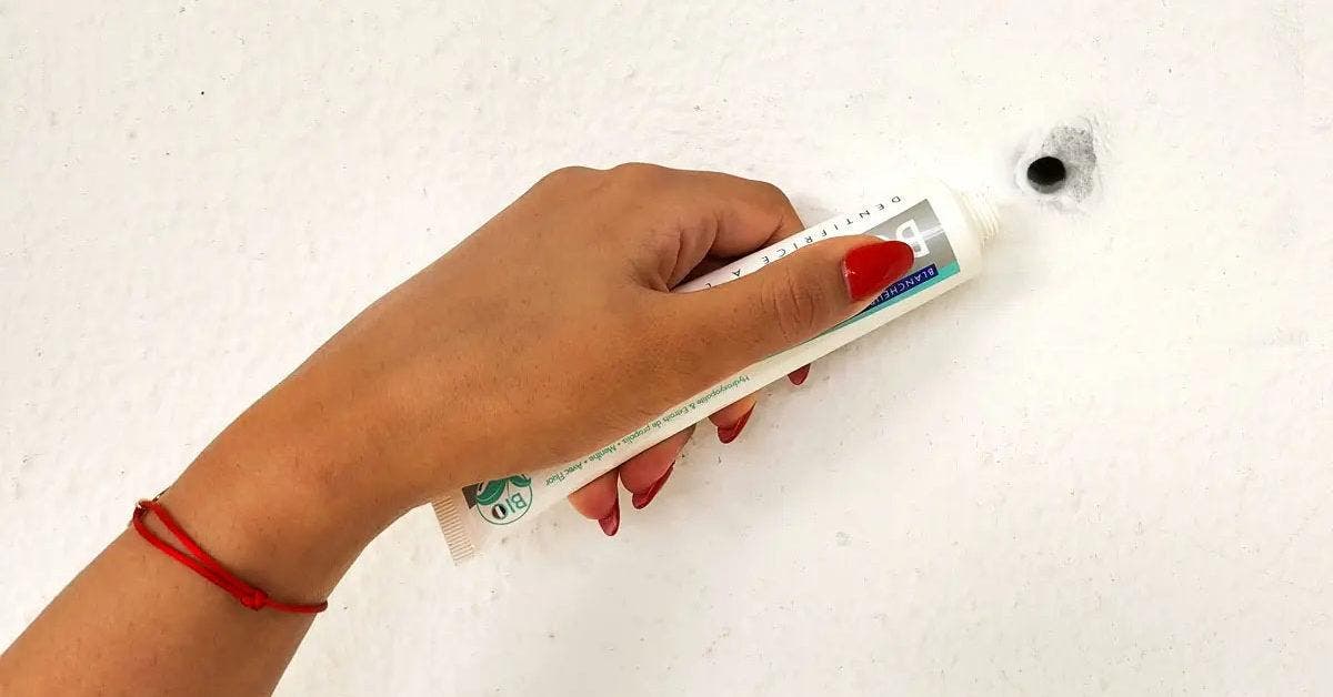 Comment Utiliser du Dentifrice pour Reboucher les Trous d'un Mur Blanc.