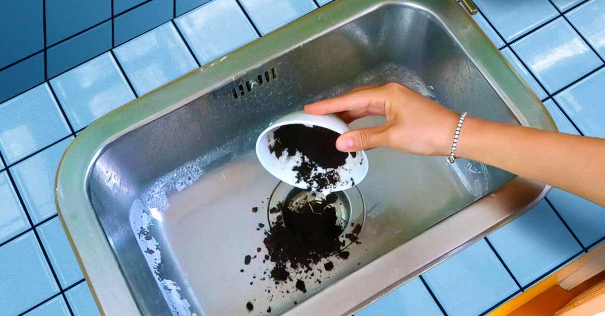 Comment réparer un évier bouché par du marc de café001