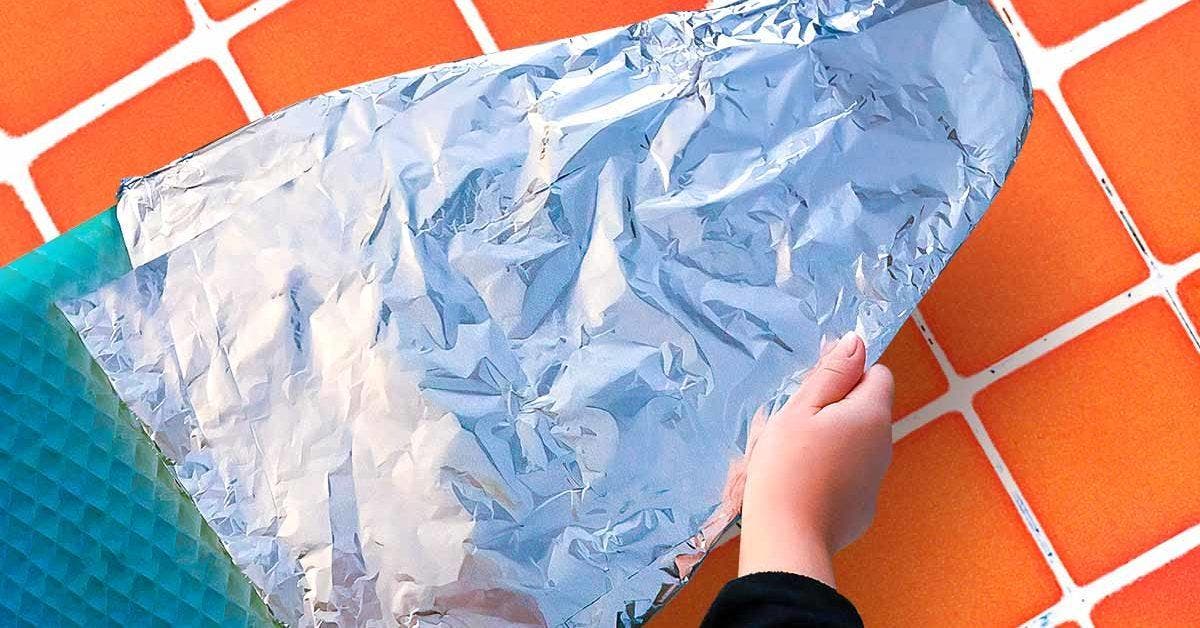 Comment repasser plus vite avec l’astuce du papier aluminium 2001