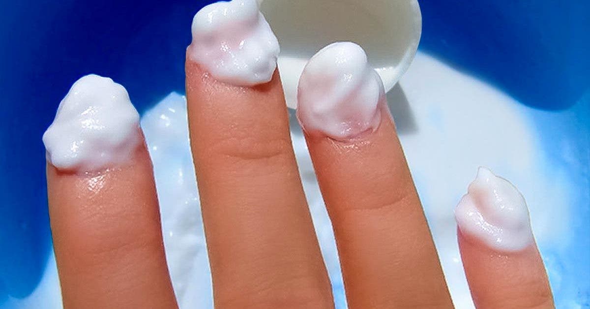 Comment utiliser le bicarbonate de soude pour des ongles plus longs et plus forts001