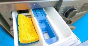 Comment utiliser une éponge pour éliminer la moisissure du bac à lessive