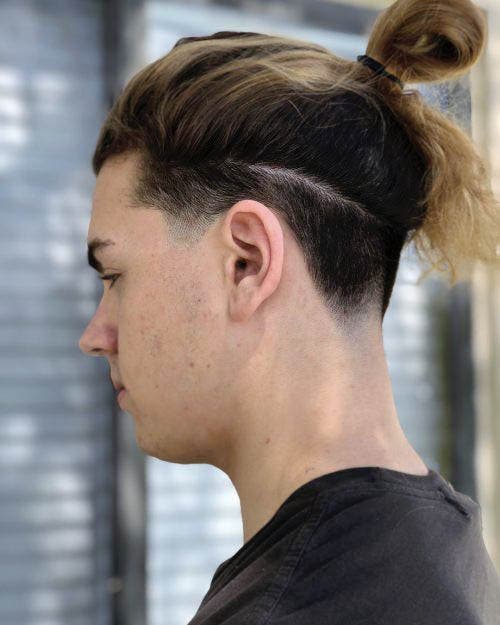 Coupe Taper sur cheveux longs et queue de cheval