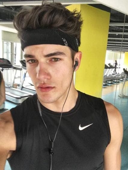 Coupe avec serre-tête Coupe avec serre-tête