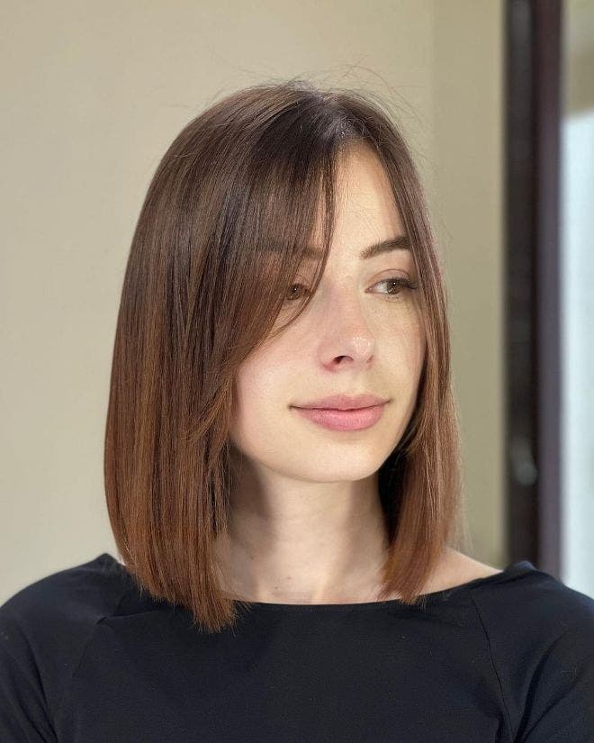 Coupe lob brun ébouriffé Coupe lob brun ébouriffé