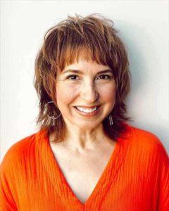 20 coupes dégradées effilées avec frange pour femmes de 50 ans