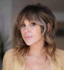 20 coupes dégradées effilées avec frange pour femmes de 50 ans