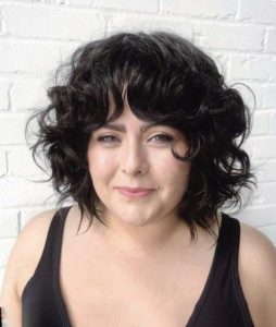 15 idées de coupes de cheveux pour les visages ronds avec double menton