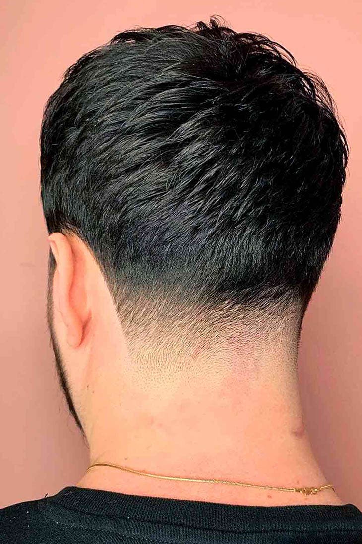 Coupe taper sur cheveux lisses courts Coupe taper sur cheveux lisses courts