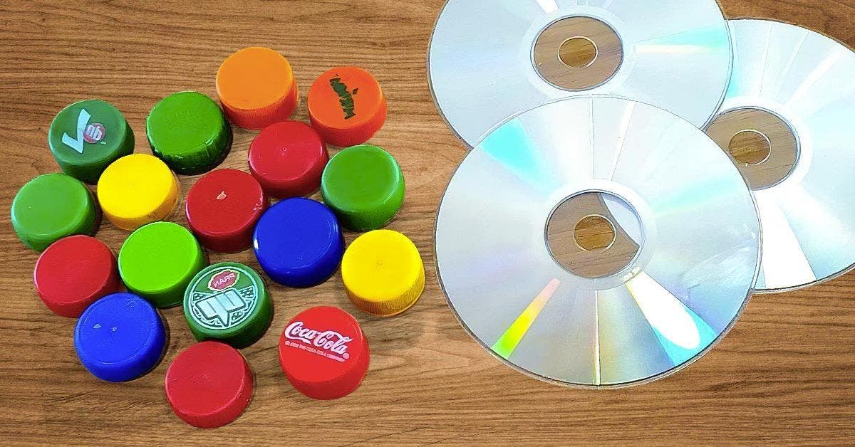 DIY - Fabriquer un porte-objet avec des bouchons de bouteille et des CD