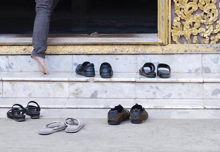 Pourquoi devez-vous enlever vos chaussures avant d'entrer dans une maison ?