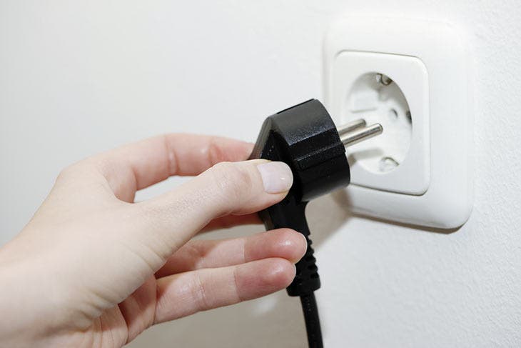 unplug the plug