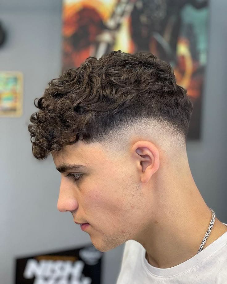 Dégradé bas pour cheveux bouclés Dégradé bas pour cheveux bouclés