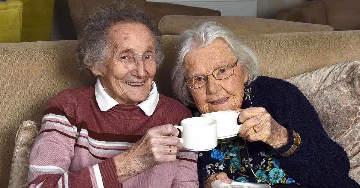Des amis d’enfanсe se retrouvent à la maison de retraite après avoir été séparés pendant 70 ans