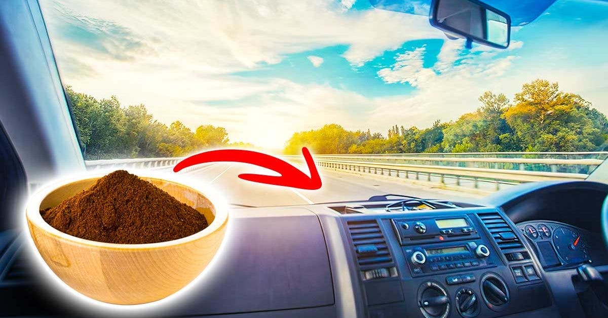 Des graines de café dans la voiture final