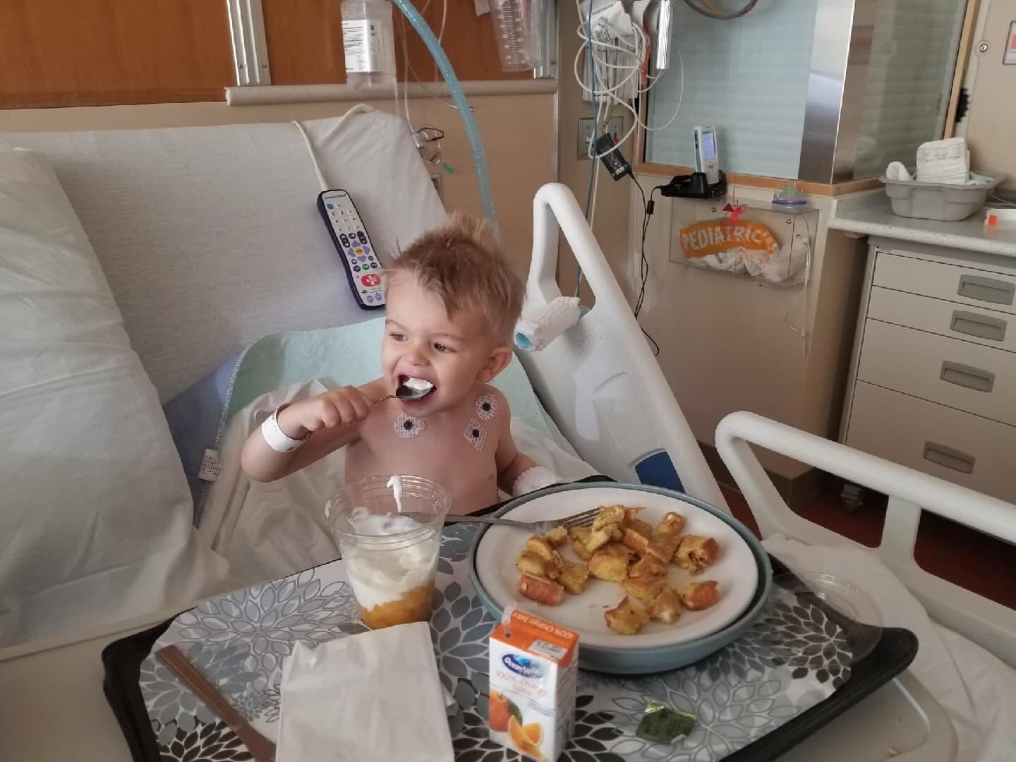 Des parents avertissent sur les dangers du pop-corn après que leur fils de 2 ans se soit retrouvé à l’hôpital