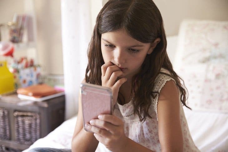 Des pédiatres lancent un message aux parents au sujet des téléphones portables