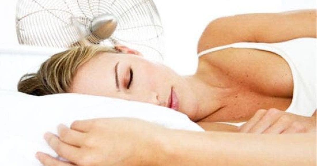 Dormir avec un ventilateur la nuit est terrible pour votre santé