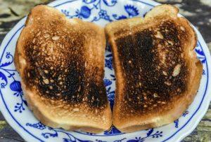 Pain grillé : pourquoi faut-il éviter de le consommer