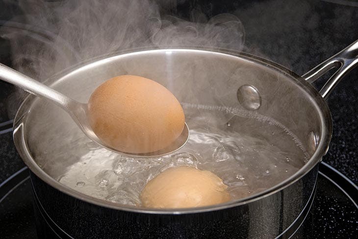 hervir los huevos