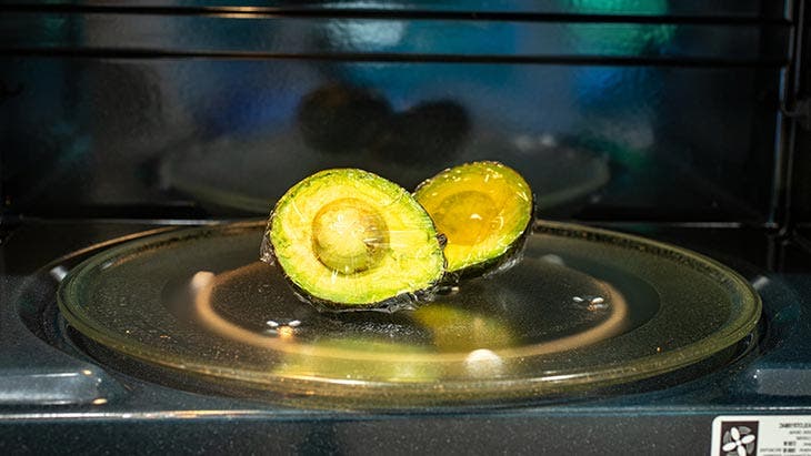 Faire ramollir un avocat au micro-ondes