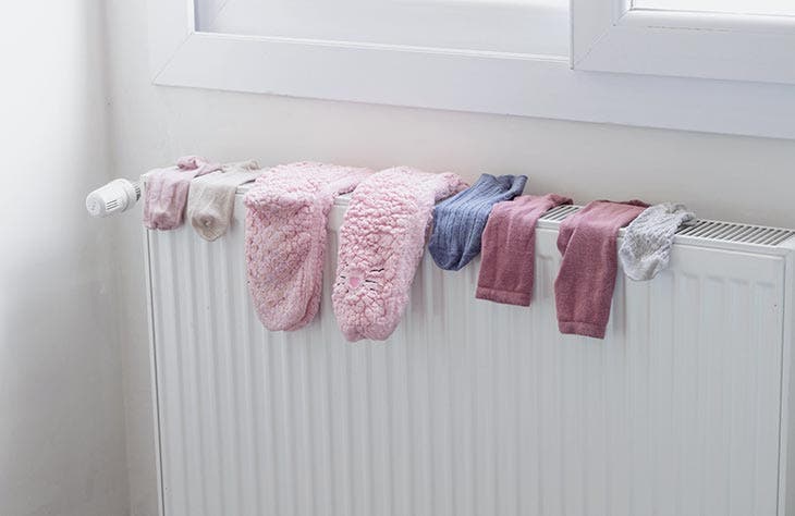 Secar la ropa en el radiador