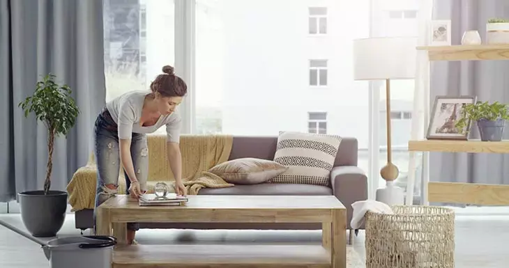 3 places in your house that you should clean before the New Year to attract money and luck 2 Woman who cleans and tidies the house