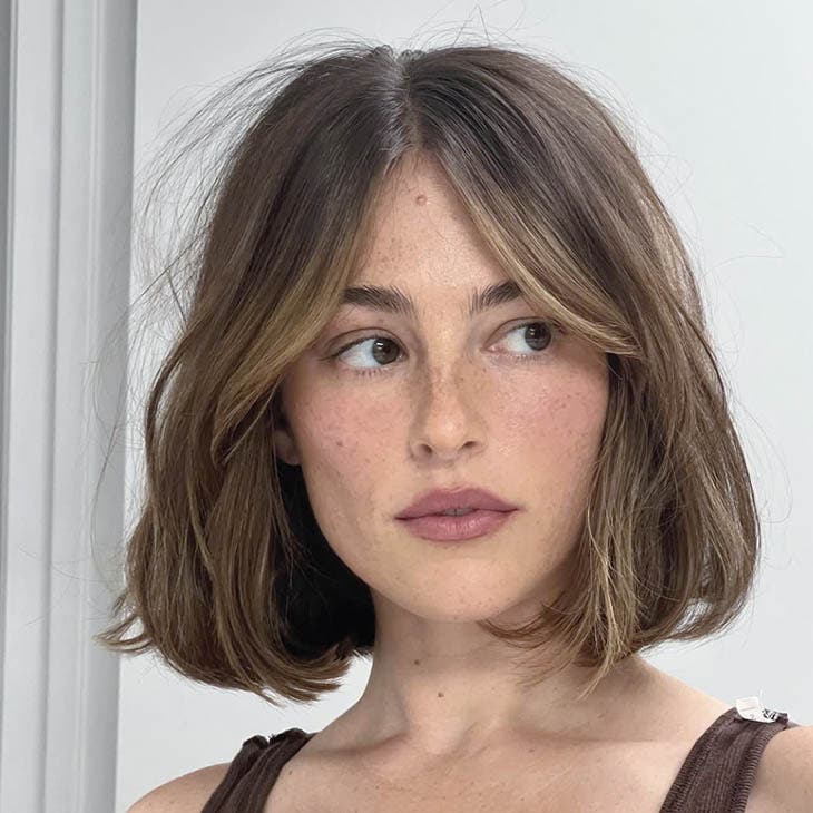 Frange rideau longue sur les cheveux courts Frange rideau longue sur les cheveux courts