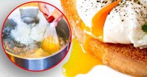 J'ai essayé 10 méthodes pour faire des œufs pochés parfaits et voici la meilleure manière final