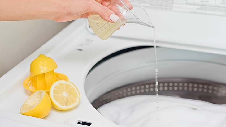 Çamaşır makinesinde limon suyu