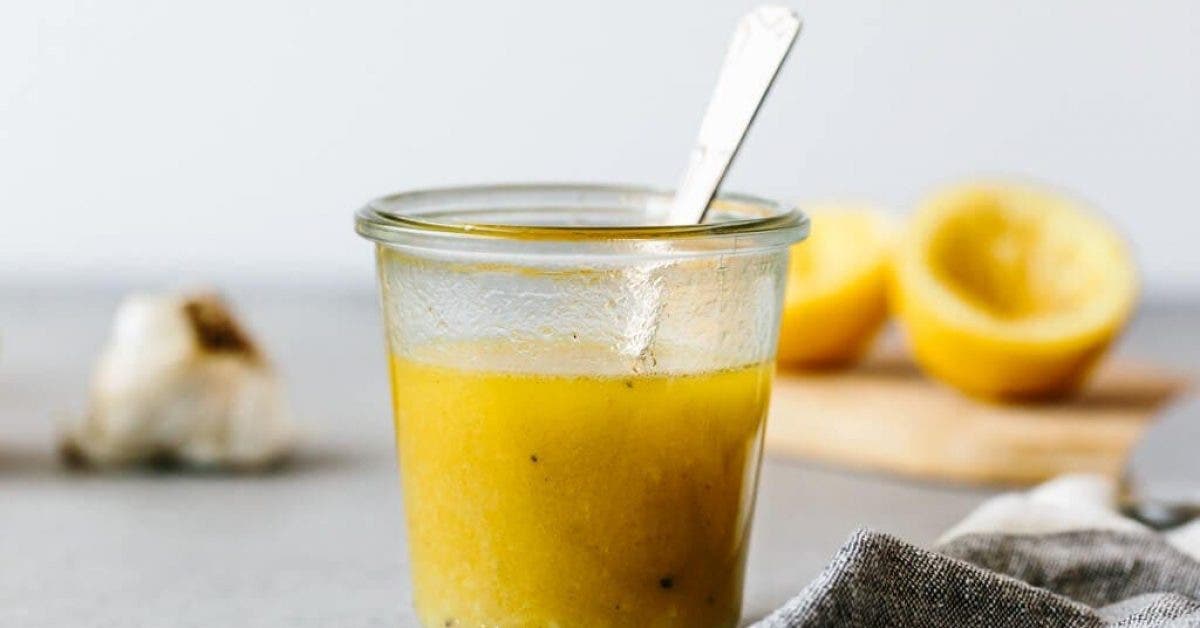 La célèbre recette de vinaigrette au citron qui fait perdre du poids et dégonfle ventre