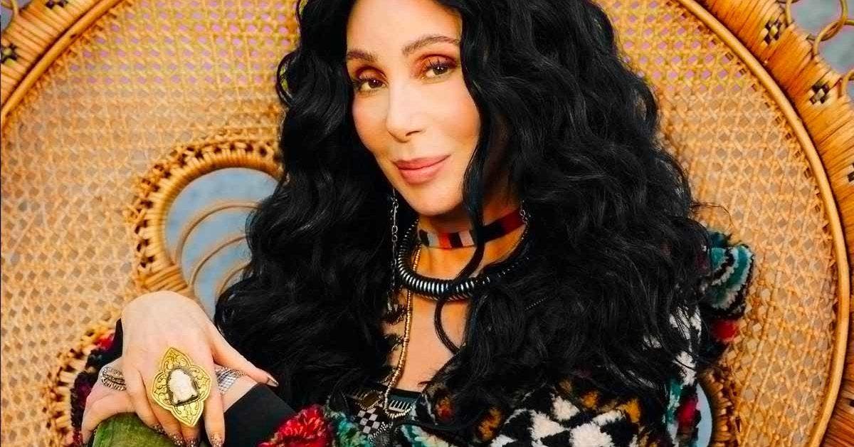 La chanteuse Cher plus ravissante que jamais « Je porterai des jeans et j’aurai les cheveux longs même à 80 ans »