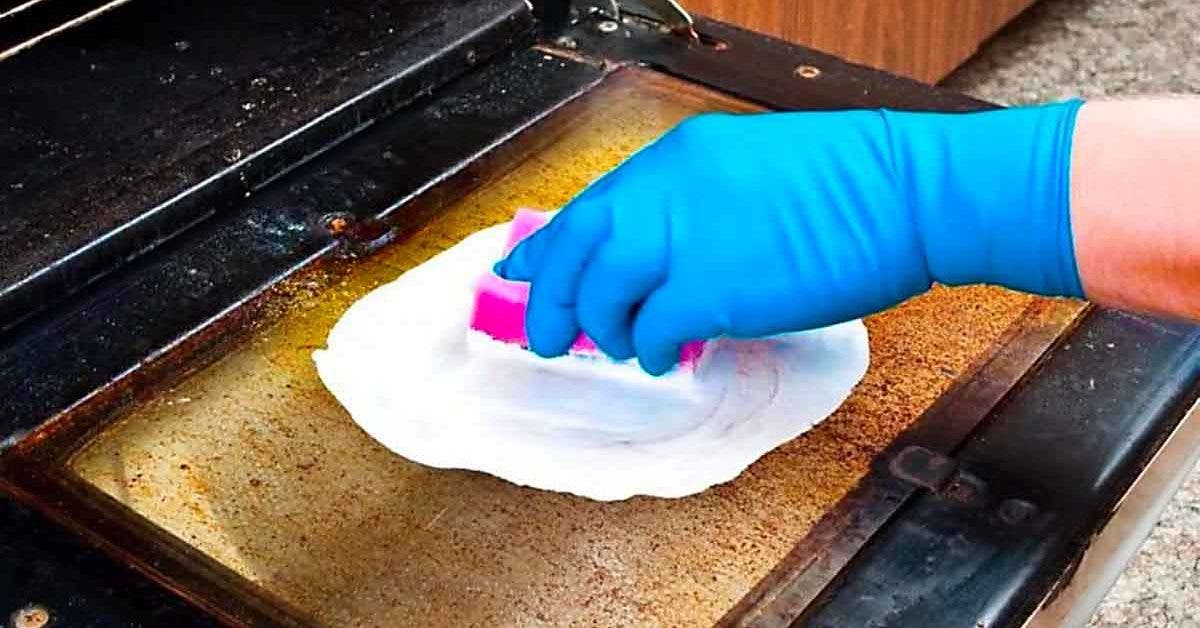 La méthode magique et peu coûteuse pour nettoyer le four en moins de 5 minutes